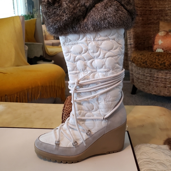 Coach fur trimmed knee boot, with Matching purse. - Picture 5 of 5
